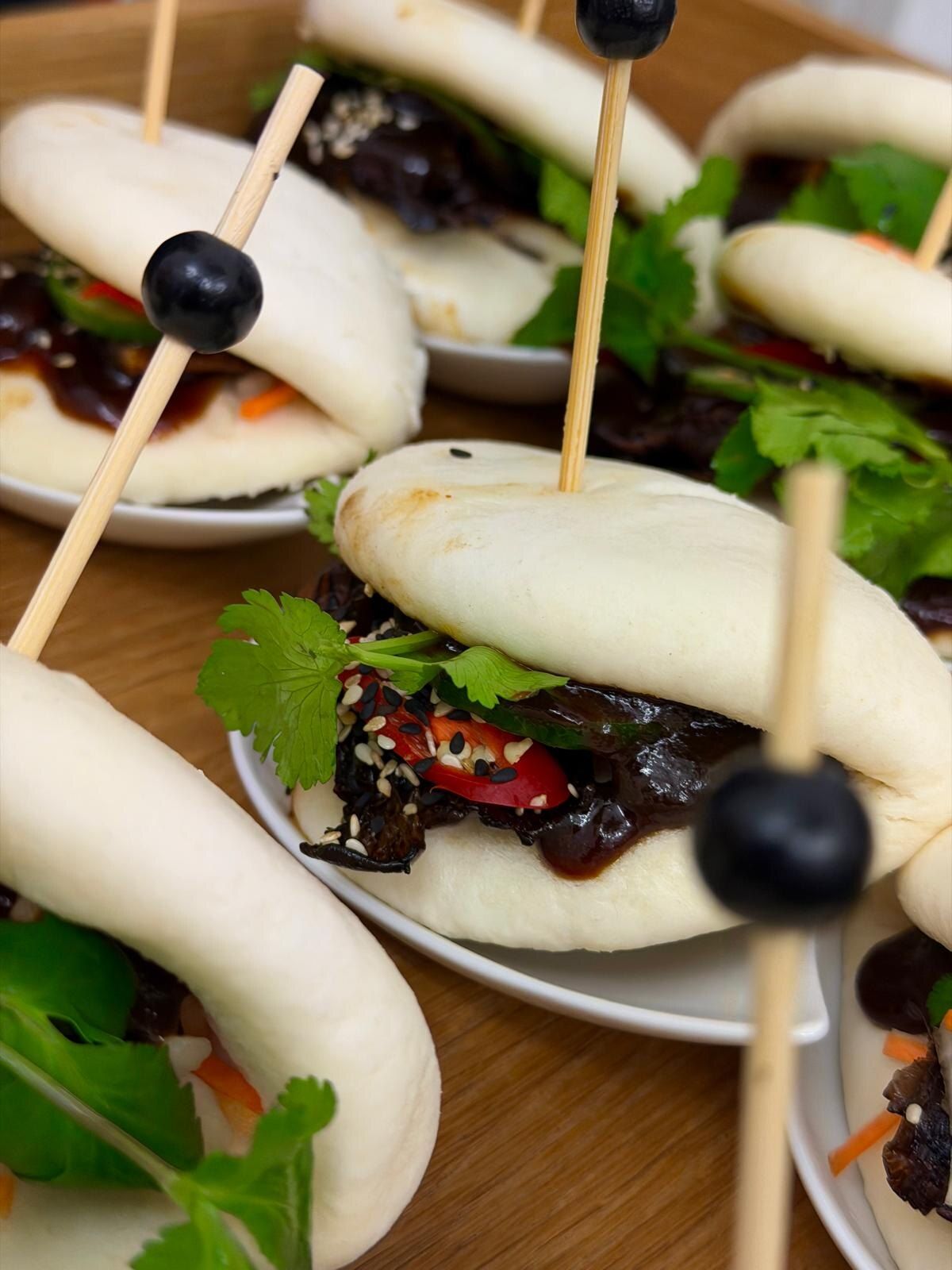 Vegane Gua Bao mit geschmorten Austernpilzen und Hoisin