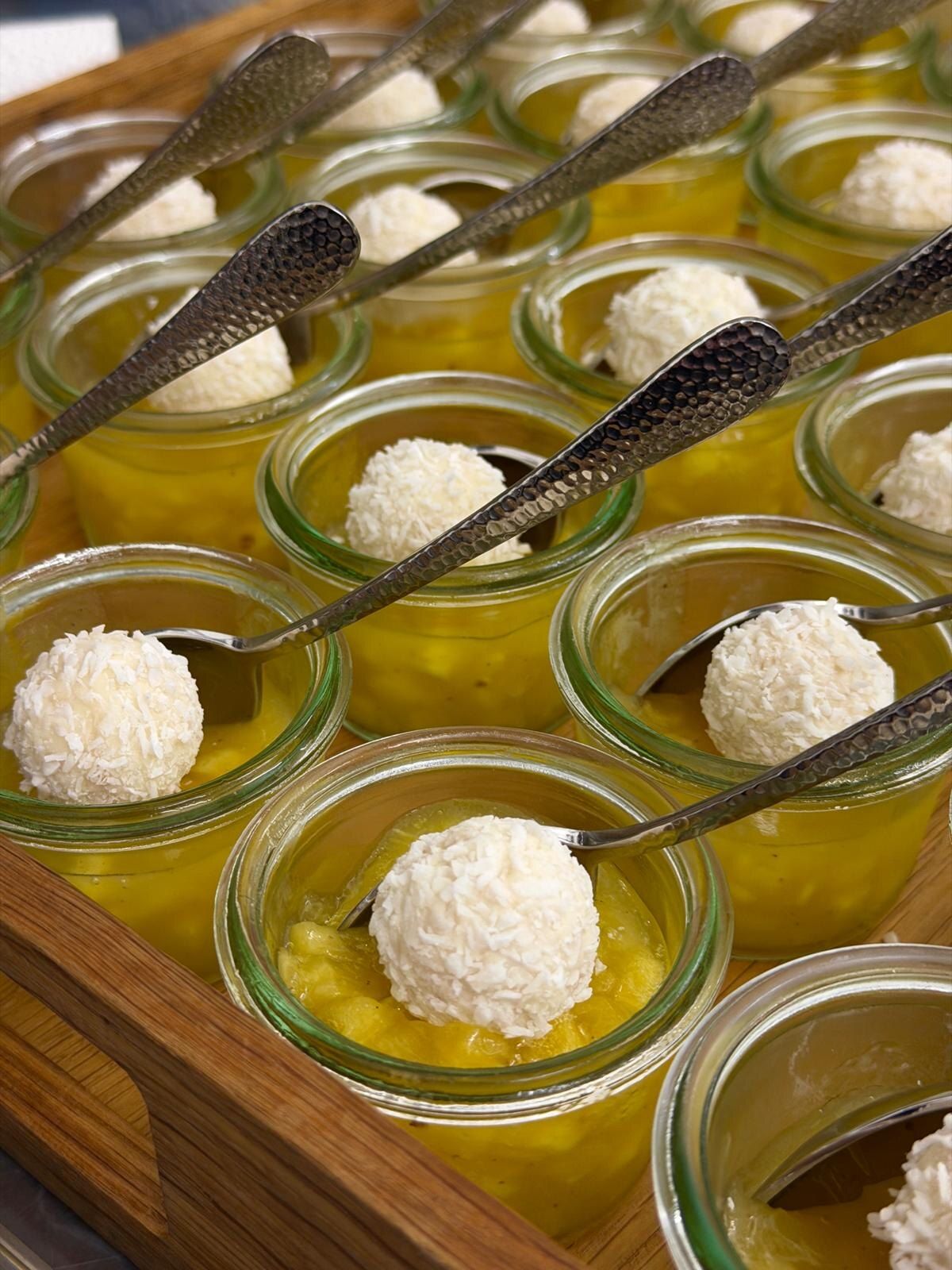 Dessert Winter in Frankfurt mit Kokosnuss und Ananas